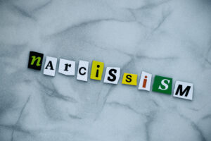 the word ‘narcissism’ spelled out in a magazine article.