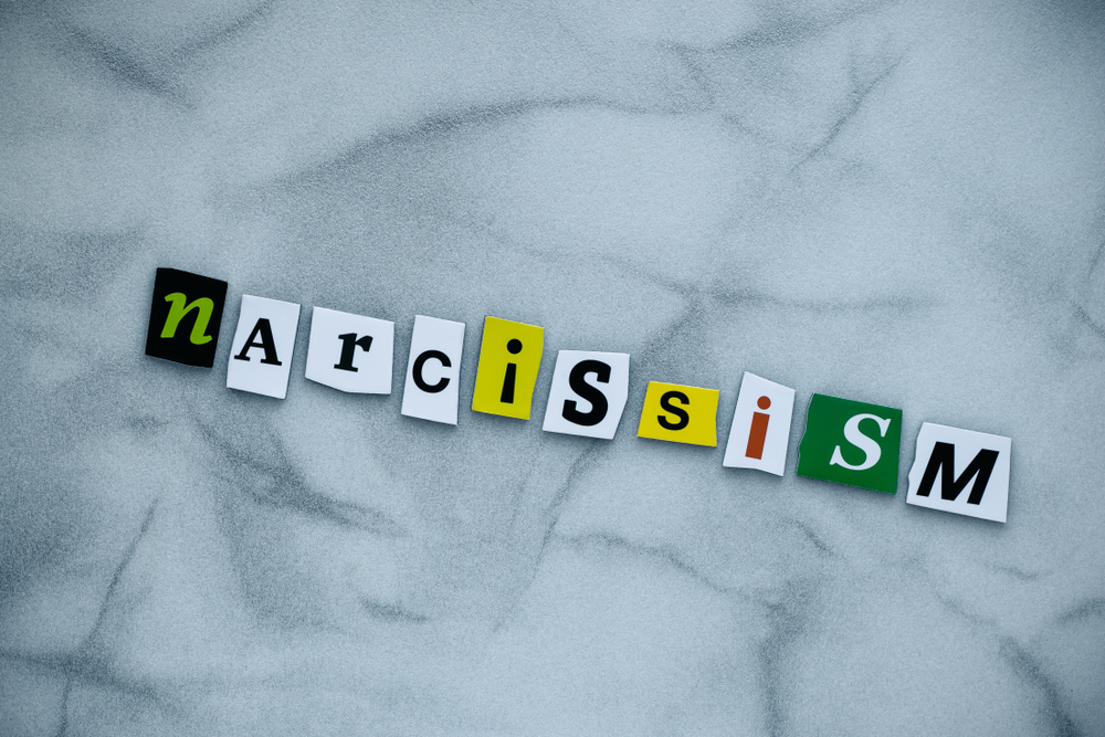 the word ‘narcissism’ spelled out in a magazine article.